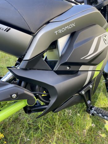 image00005 Tromox Mino-B är 100% elektrisk. Mittmotor. Räckvidd 90 km. <span class="Y2IQFc" lang="sv">Med automatisk avkänningsfunktion, realtidsvisning av batteristatus, låter dig utföra din resa med lätthet.</span> TROMOX MINO-B - elmoped klass1 - mittmotor - räckvidd 90 km