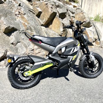 image00032 Tromox Mino-B är 100% elektrisk. Mittmotor. Räckvidd 90 km. <span class="Y2IQFc" lang="sv">Med automatisk avkänningsfunktion, realtidsvisning av batteristatus, låter dig utföra din resa med lätthet.</span> TROMOX MINO-B - elmoped klass1 - mittmotor - räckvidd 90 km