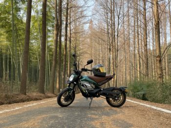 minob 3 Tromox Mino-B är 100% elektrisk. Mittmotor. Räckvidd 90 km. <span class="Y2IQFc" lang="sv">Med automatisk avkänningsfunktion, realtidsvisning av batteristatus, låter dig utföra din resa med lätthet.</span> TROMOX MINO-B - elmoped klass1 - mittmotor - räckvidd 90 km