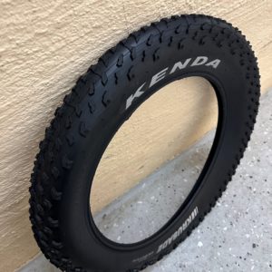 dack kenda Perfekt grepp året runt med KENDA ultra grip 20x4 tum Kenda-däck 20x4" från Elscooter Sweden ger maximal komfort och kontroll för fordon. Frakt ingår i priset Däck 20x4 tum ultra grip året runt