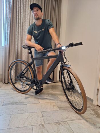 sidan jeppe 2 Upptäck friheten med den underhållsfria DOUCHEBIKE Elcykel 250W SP5000 - en perfekt kombination av stil, kraft och hållbarhet. Njut av 80 km räckvidd och en robust remdrift för en smidig färd. Elcykel DOUCHEBIKE 250W SP5000 - Remdrift - Räckvidd 80 km