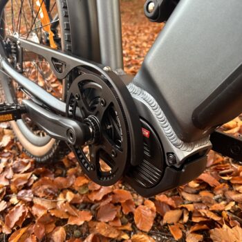 drivlinan framifran elcykel Elcykel DOUCHEBIKE 250W ELIT med remdrift - räckvidd 110km