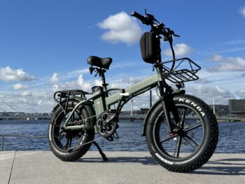 image00033 Vi presenterar Elcykel DOUCHEBIKE 1000W PLUS, en exceptionell kombination av kraft och finess för den moderna cyklisten. Påbörja en resa av effektivitet och stil med denna toppmoderna e-cykel. Elcykel DOUCHEBIKE 1000W PLUS - Hopfällbar - Räckvidd 100km