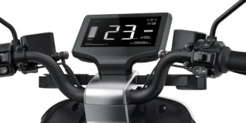 Yadea G5 LCD Display 980x490 2 <strong style="font-size: 23.04px;"><span style="font-size: 115%;">Elmoped Yadea G5</span></strong> Elmoped YADEA G5