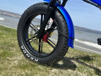 jhkvh Vi presenterar Elcykel DOUCHEBIKE 1000W PLUS, en exceptionell kombination av kraft och finess för den moderna cyklisten. Påbörja en resa av effektivitet och stil med denna toppmoderna e-cykel. Elcykel DOUCHEBIKE 1000W PLUS - Hopfällbar - Räckvidd 100km