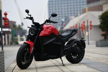 DSC 5319 min Elmotorcykel Rezon Bohemia - Peak 15000Watt - 30 Mil Elmotorcykel Rezon Bohemia - Peak 20000Watt - 150 km/h - 30 Mil