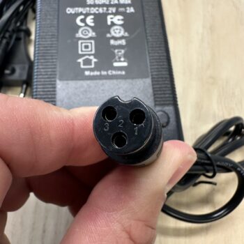 image00014 Laddare till elscooter 60V - output 67,2Volt - GX16 kontakt