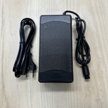 image00016 Laddare till elscooter 60V - output 67,2Volt - GX16 kontakt