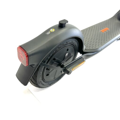 elsparkcykel segway ninebot kickscooter f2 pro <h2>Ninebot F2 PRO</h2> Ninebot F2 PRO - Räckvidd 55km