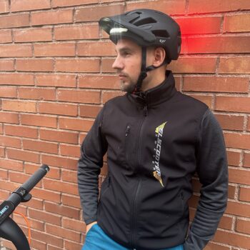 Cykelhjälm med belysning