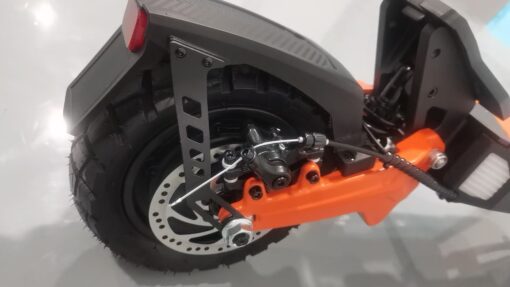 Douche bakhjul e1736766279724 <h2>Elscooter DOUCHE DRAKEN 2200W</h2> KOMMANDE: Elscooter DOUCHE DRAKEN 2200W - Räckvidd 80 km