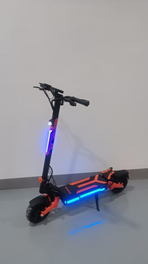 Douche j <h2>Elscooter DOUCHE DRAKEN 2200W</h2> KOMMANDE: Elscooter DOUCHE DRAKEN 2200W - Räckvidd 80 km