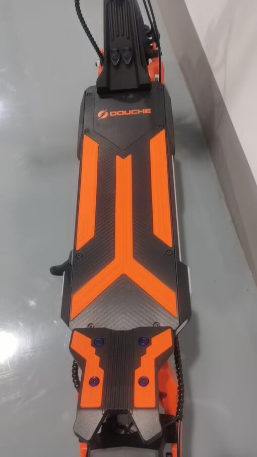 Douche staplattan <h2>Elscooter DOUCHE DRAKEN 2200W</h2> KOMMANDE: Elscooter DOUCHE DRAKEN 2200W - Räckvidd 80 km