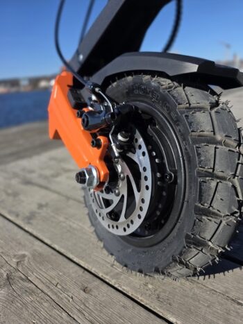 framhjul <h3>Tvåhjulsdrift 1100w + 1100w</h3> Elscooter DOUCHE DRAKEN 2200W - Räckvidd 80 km - Hastighet 65 km/h