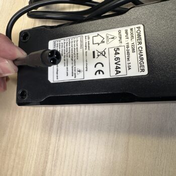 Snabbladdare 48V elsystem - output 54,6V/4A - Julet 3105 kontakt - laddar 50% snabbare