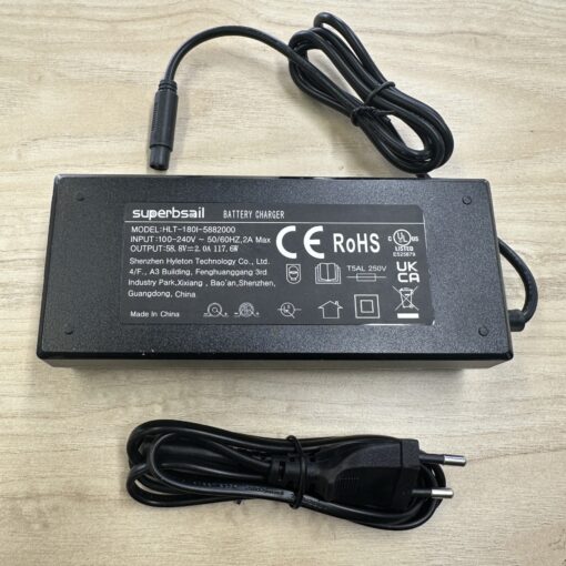 laddare 588 mini xlr l <h2>Laddare 52V elsystem - output 58,8V - mini XLR</h2> Laddare 52V elsystem - output 58,8V - mini XLR