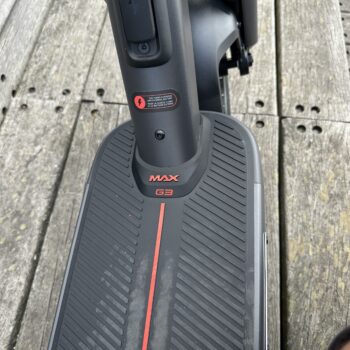 IMG 4809 Segway Ninebot MAX G3 E Upptäck Ninebot MAX G3 E, en kraftfull och pålitlig elscooter för alla. Perfekt för stadens gator och längre resor. Segway Ninebot MAX G3 E - Den ultimata elscootern 2025