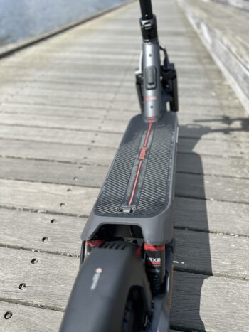 IMG 4819 Segway Ninebot MAX G3 E Upptäck Ninebot MAX G3 E, en kraftfull och pålitlig elscooter för alla. Perfekt för stadens gator och längre resor. Segway Ninebot MAX G3 E - Den ultimata elscootern 2025