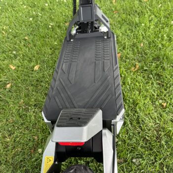 Elsparkcykel DOUCHE SPEAR 1000W+1000W - räckvidd 80 km 8 DOUCHE Spear 3 Vrålstark och unik design med dubbla motorer. 🏁 <strong>Hastighet – 55 km/h</strong> 🔋 <strong data-start="580" data-end="603">Räckvidd – 80 km vid 20 km/h ⚙️ Elmotor – 1000Wx2</strong> Elsparkcykel DOUCHE SPEAR 1000W+1000W - räckvidd 80 km