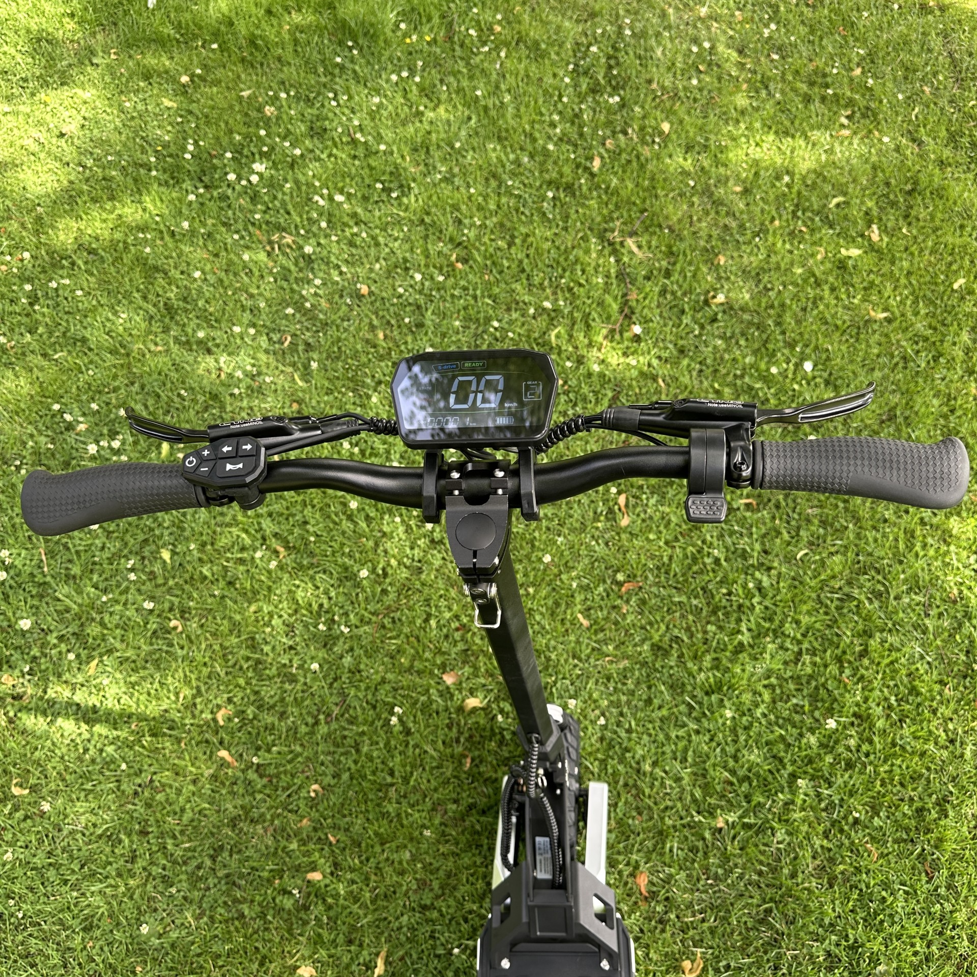 Elsparkcykel DOUCHE SPEAR 1000W+1000W - räckvidd 80 km 4 Elsparkcykel DOUCHE SPEAR 1000W+1000W - räckvidd 80 km - Image 4