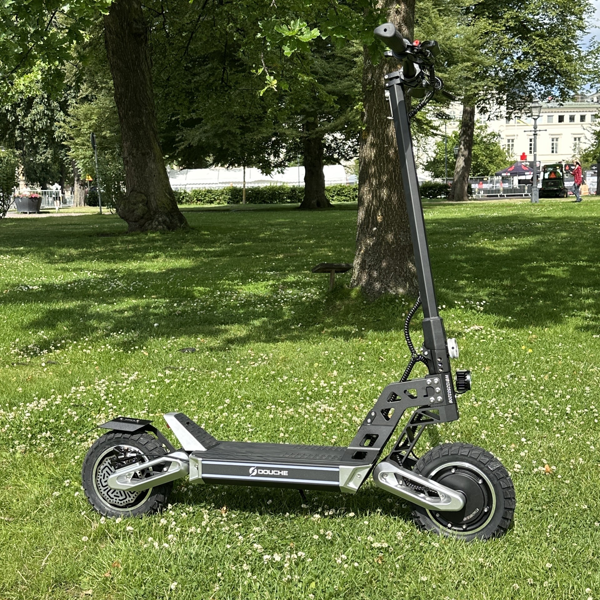 Elsparkcykel DOUCHE SPEAR 1000W+1000W - räckvidd 80 km 1 Elsparkcykel DOUCHE SPEAR 1000W+1000W - räckvidd 80 km