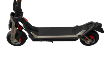 Segway Ninebot GT3 Pro - Räckvidd 138km - Hastighet 80km/h 9 GT3 Pro Product picture footboard 2140x1284 72 GT3 Pro är elscootern för dig som vill ha <strong>maximal prestanda</strong>, lång räckvidd och avancerad teknik. Med dubbla <strong>1700W-motorer nominell effekt</strong> (3500W toppeffekt) når den hela 80 km/h och klarar lutningar upp till 38 %. Segway Ninebot GT3 Pro - Räckvidd 138km - Hastighet 80km/h