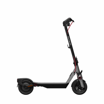 Segway Ninebot F3 Pro - Räckvidd 70km - Hastighet 25km/h 8 Ninebot F3 Pro ED Product picture side view 1 2140x2140 72 F3 Pro E är en uppgraderad version av F3 E med kraftfullare motor, bättre klättringsförmåga och dubbla skivbromsar – perfekt för både pendling och längre resor. Segway Ninebot F3 Pro - Räckvidd 70km - Hastighet 25km/h
