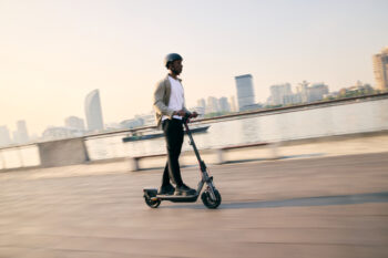 Alternative view of Segway Ninebot F3 Pro - Räckvidd 70km - Hastighet 25km/h