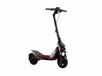 Segway ZT3 Pro Product picture 360 degree view 5 2140x1605 72 <strong>ZT3 Pro</strong> kombinerar prestanda och innovation i en modern design. Med en <strong>stark 1600W-motor</strong> når den 25 km/h och klarar lutningar på upp till 25 %. Segway Ninebot ZT3 Pro - Räckvidd 79km - Hastighet 25km/h