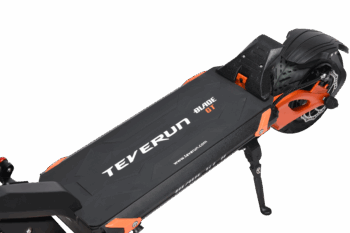 TEVERUN Blade GT II – 85 km/h – Räckvidd 80km 11 11 Elsparkcykel i premiumklass med hög toppfart och full säkerhetsutrustning. 🏁 <strong>Hastighet – 85 km/h</strong> 🔋 <strong data-start="580" data-end="603">Räckvidd – 80 km ⚙️ Elmotor – 4800 W</strong> TEVERUN Blade GT II – 85 km/h – Räckvidd 80km