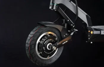 teverun blade mini pro front motor e1758011458305 1024x666 1 Dubbelmotor, stil och räckvidd i toppklass Blade Mini Pro – 50 km/h – Räckvidd 80km